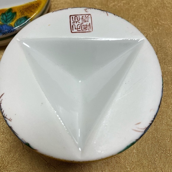 Chinese Ceramic Trinket Box - Picture 8 of 9